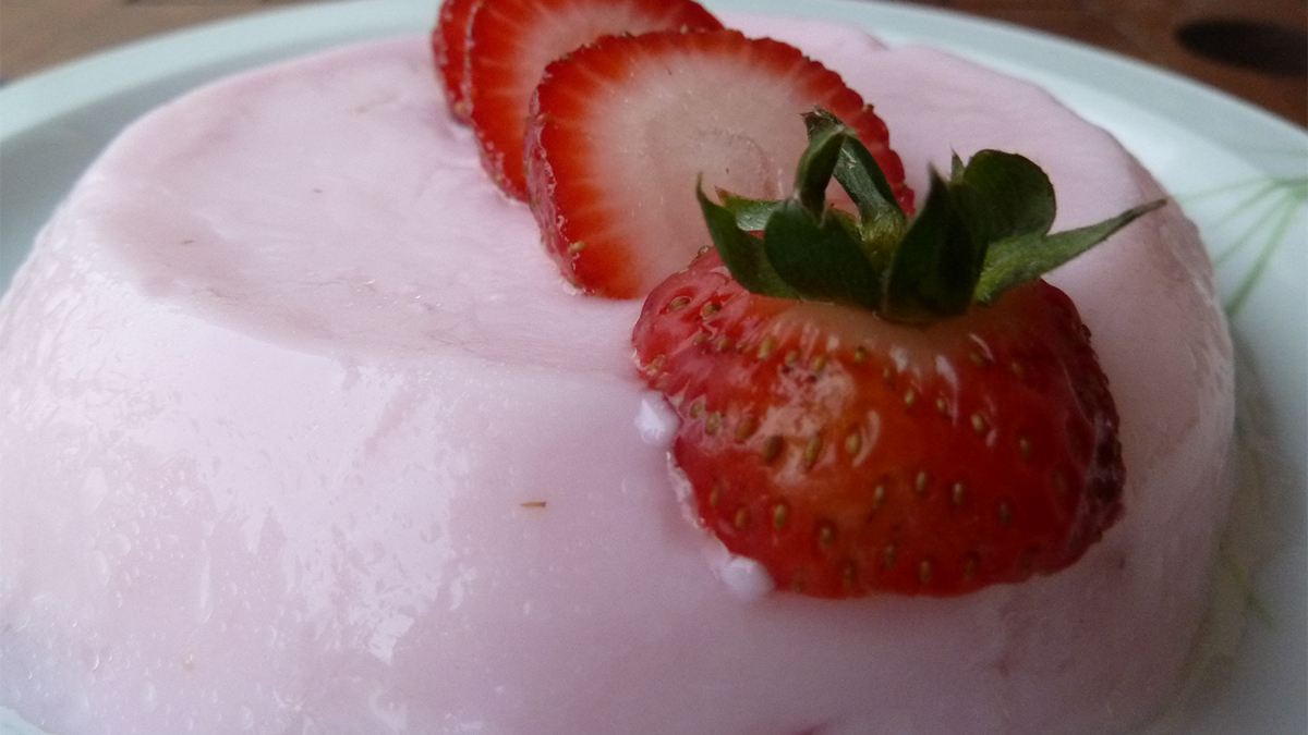 Gelatina de yogur con frutillas - Nutrim